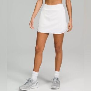 EUC
Lululemon Hotty Hot High-Rise Skirt
White
Size 12 Long